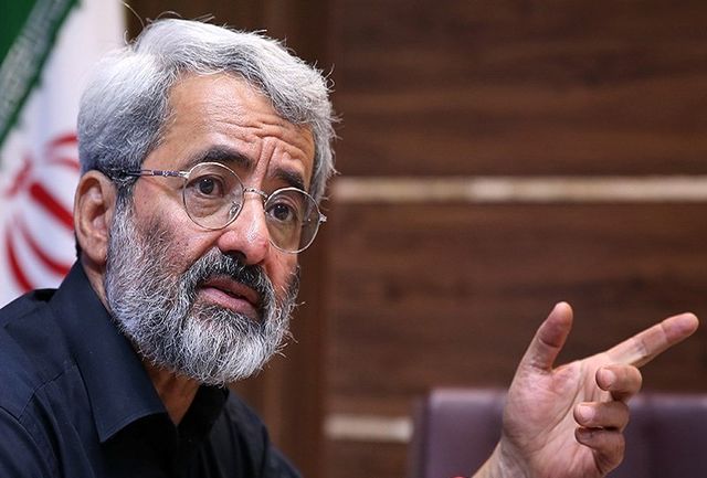 احمدی نژاد مسیر تخریب جایگاه لاریجانی در نزد اصولگرایان را در پیش گرفت احمدی نژاد مسیر تخریب جایگاه لاریجانی در نزد اصولگرایان را در پیش گرفت
