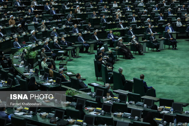 درخواست جمعی از نمایندگان از قالیباف برای رسیدگی به «تغییرات بودجه بعد از تصویب» درخواست جمعی از نمایندگان از قالیباف برای رسیدگی به «تغییرات بودجه بعد از تصویب»