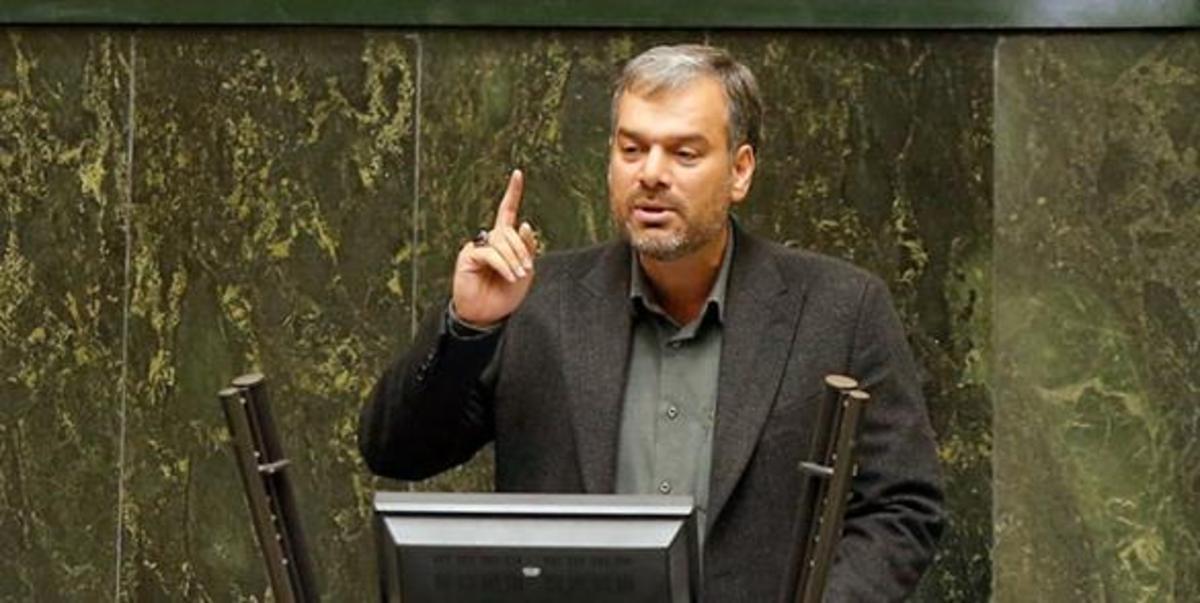 رشیدی کوچی نماینده مرودشت: ممنوعیت واردات آیفون راه را برای قاچاق آن باز می&zwnj;کند/ دست&zwnj;های پشت پرده ثبت سفارش آیفون درپی سود بیشتر و دلالی هستند
