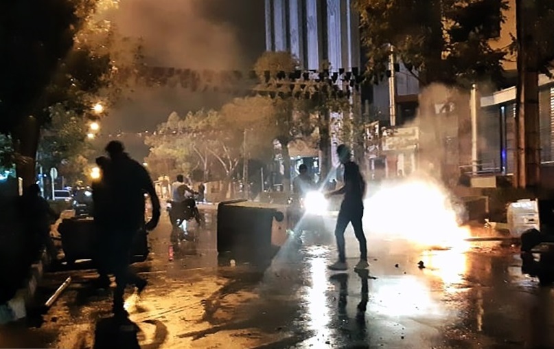ماجرای مبهم مهسا امینی مانند قتل ندا آقاسلطان در ۱۳۸۸ رمز عملیات علیه ایران شده / قرار بر رفع تحریم در هفته گذشته بود امّا اتفاقات اخیر مانع شد / هدف این اتفاقات، امتیازگیری حداکثری از تهران است ماجرای مبهم مهسا امینی مانند قتل ندا آقاسلطان در ۱۳۸۸ رمز عملیات علیه ایران شده / قرار بر رفع تحریم در هفته گذشته بود امّا اتفاقات اخیر مانع شد / هدف این اتفاقات، امتیازگیری حداکثری از تهران است