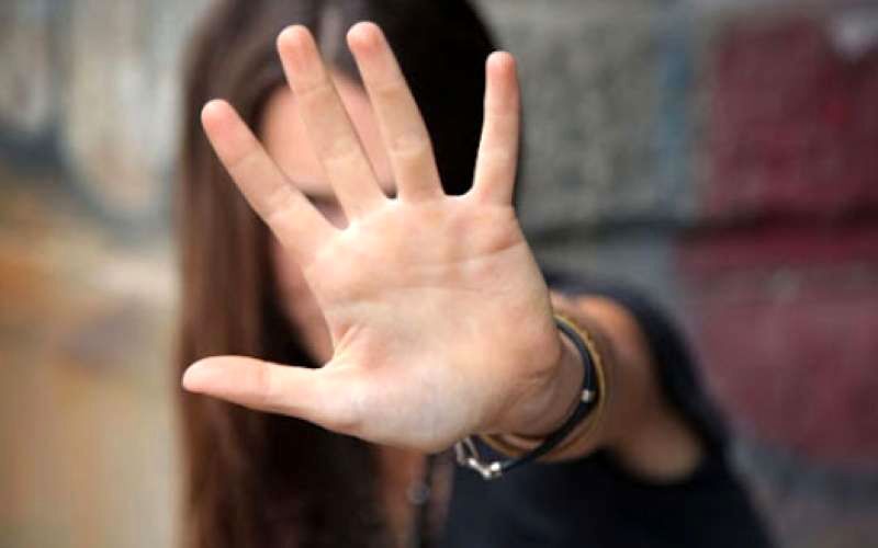 تجاوز سه شیطان صفت به نوعروس آبادانی مقابل چشمان نامزدش تجاوز سه شیطان صفت به نوعروس آبادانی مقابل چشمان نامزدش