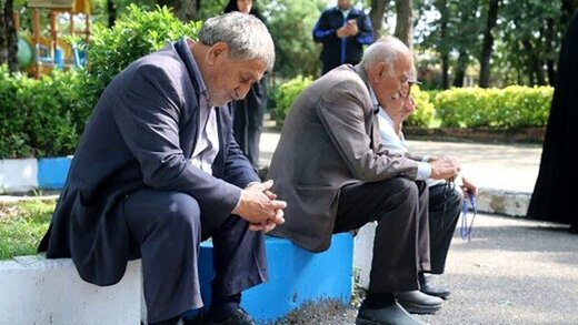 ناراحتی وزیر از نامه ای درباره افزایش حقوق بازنشستگان و دستمزد کارگران ناراحتی وزیر از نامه ای درباره افزایش حقوق بازنشستگان و دستمزد کارگران