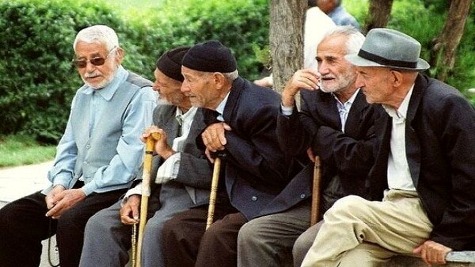 چرا مشکل همسان سازی حقوق بازنشستگان را حل نمی کنید؟