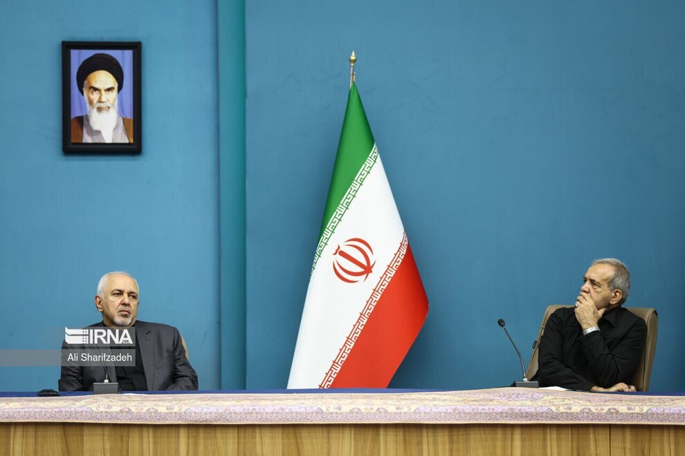 تصاویری معنادار از ظریف در نهاد ریاست جمهوری