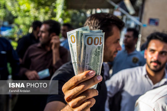 دلار برگشت؛ سیگنال اقدامات انتظامی در بازار دلار برگشت؛ سیگنال اقدامات انتظامی در بازار