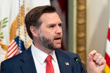 ونس: هدف اول جنگ با ایران پایین نگه داشتن قیمت بنزین برای مردم آمریکاست! ونس: هدف اول جنگ با ایران پایین نگه داشتن قیمت بنزین برای مردم آمریکاست!
