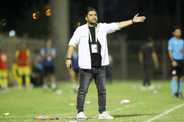 اخباری: با ۲ روز بازی جلوی پرسپولیس بازی کردیم/۷ بازیکن ما مصدوم شده‌اند