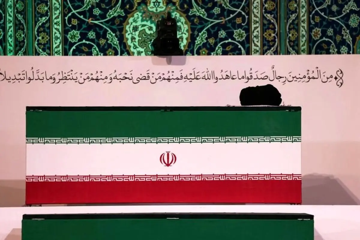 پست جدید رسانه رهبر انقلاب با مضمون «آن مشتِ گره کرده...»