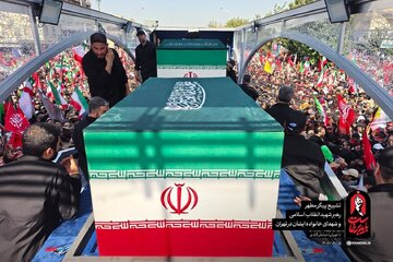 کدام اعضای خانواده رهبر شهید انقلاب در حمله ۹ اسفند به همراه ایشان به شهادت رسیدند؟ کدام اعضای خانواده رهبر شهید انقلاب در حمله ۹ اسفند به همراه ایشان به شهادت رسیدند؟