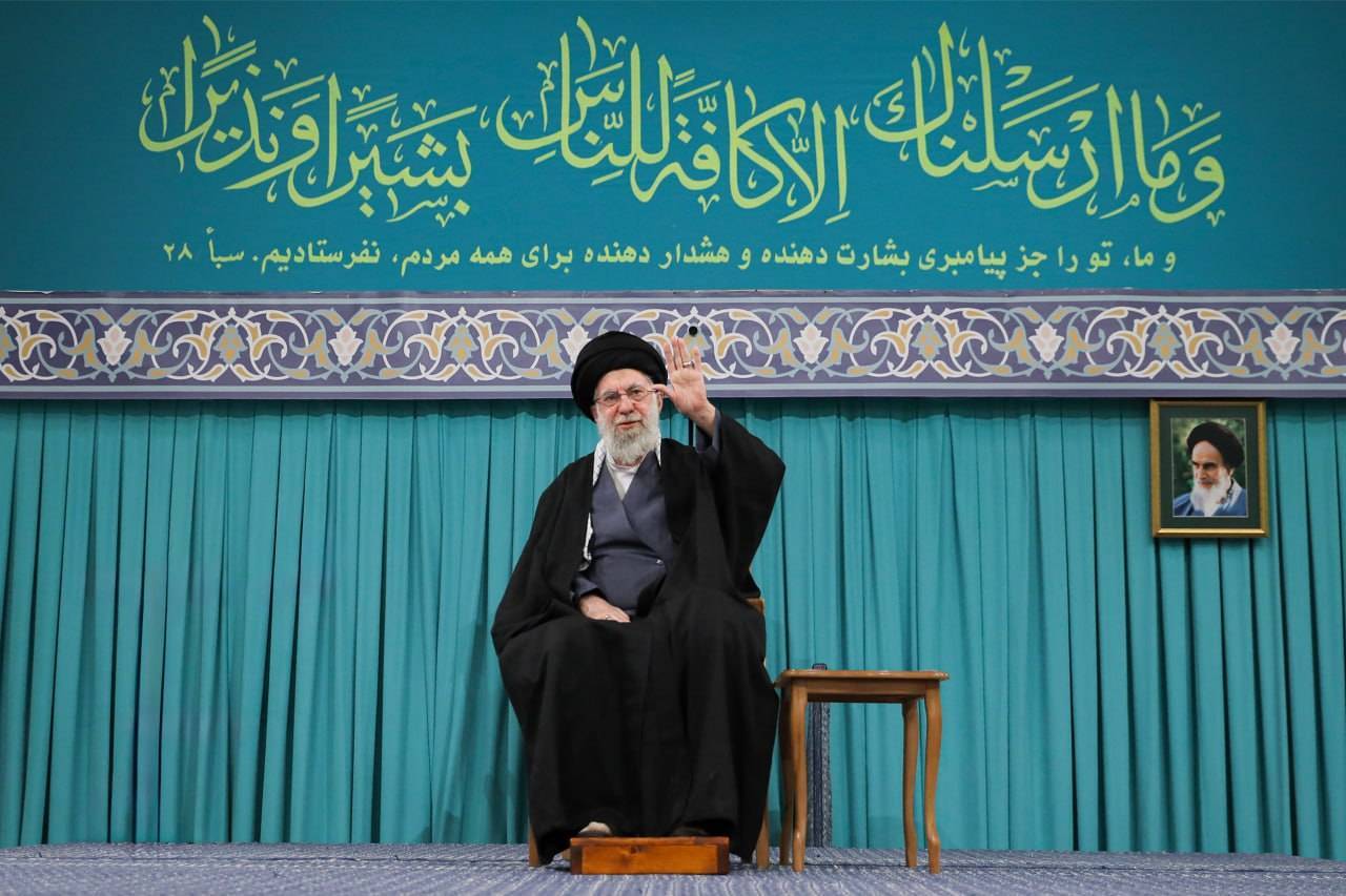 چه شعار‌هایی در مراسم بدرقه رهبر شهید در تهران گفته شد؟