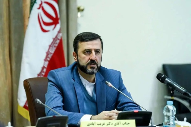 کاظم غریب آبادی جواب بسنت آمریکایی را چه داد؟