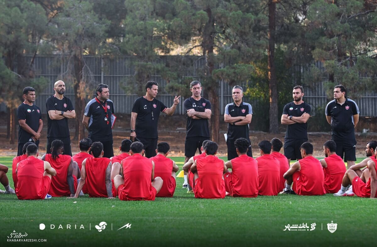 قدم زدن روی شمشیر دو لبه | پرسپولیس چند سال جوانتر شد؟ قدم زدن روی شمشیر دو لبه | پرسپولیس چند سال جوانتر شد؟