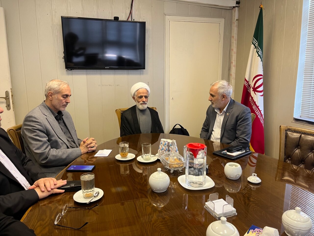 پیگیریهای کمیسیون اجتماعی درخصوص ساماندهی نیروهای شرکتی در جلسه با معاون حقوقی رئیسجمهور به کجا رسید!؟ پیگیریهای کمیسیون اجتماعی درخصوص ساماندهی نیروهای شرکتی در جلسه با معاون حقوقی رئیسجمهور به کجا رسید!؟