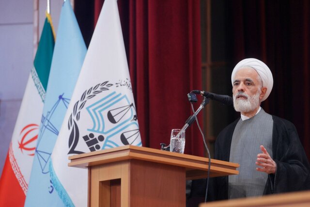 انصاری: جای تأسف است برخی هم‌لباس من به مذاکره‌کنندگان تهمت می‌زنند